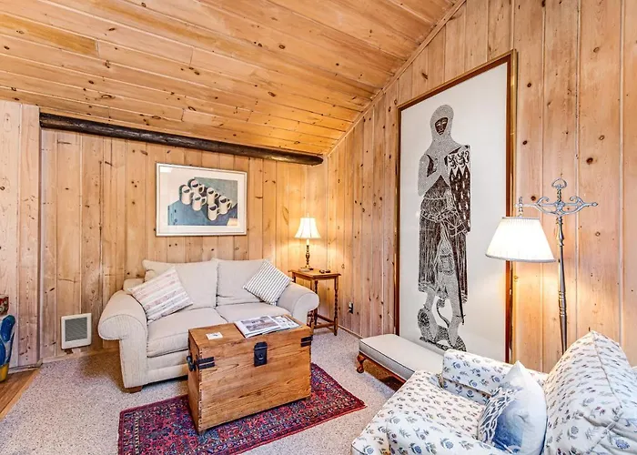 Cozy Cottage By The Sea